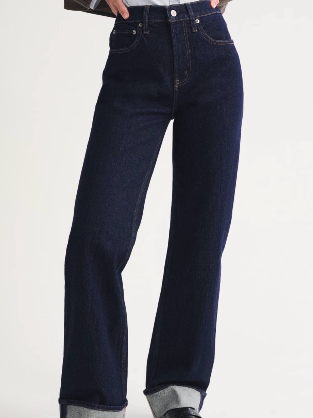 NWT ABERCROMBIE & FITCH High Rise 90s Relaxed Cuffed Hem Jean / Size 28 /